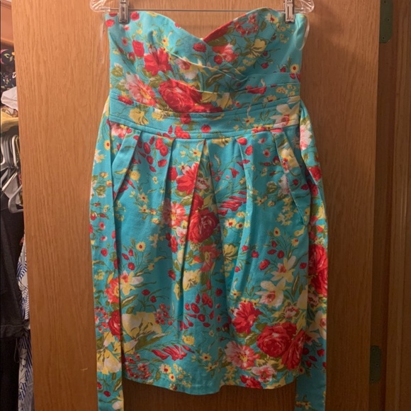 Dress - Picture 4 of 6